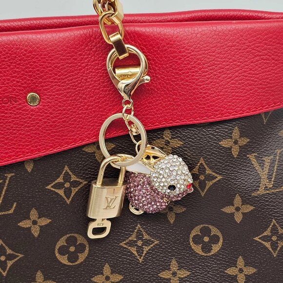 Authentic Louis Vuitton Lock & Key with unbranded Rhinestone Rabbit Bagcharm - Picture 3 of 9